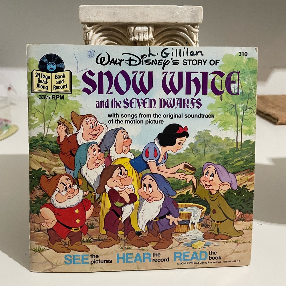•Snow White and the Seven Dwarfs children’s Book